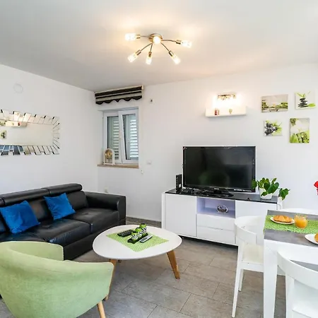 Apartmán Nice Apartment In Dubrovnik With Wifi And 2 Bedrooms *