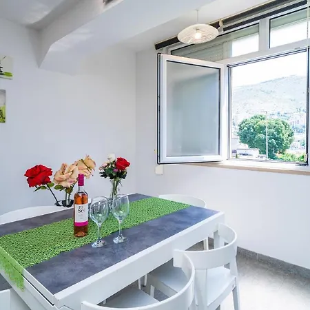 Nice Apartment In Dubrovnik With Wifi And 2 Bedrooms * Dubrovník